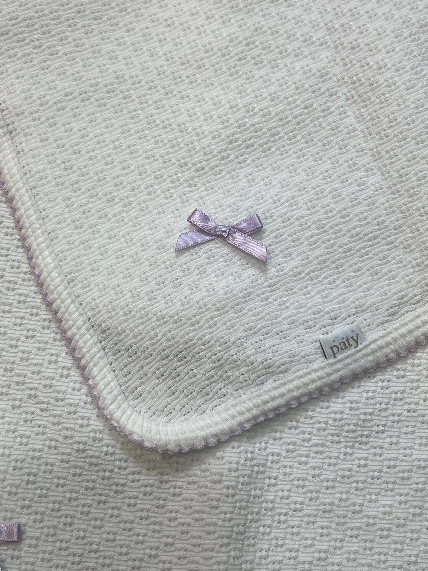 Paty Inc. White w/Purple Blanket